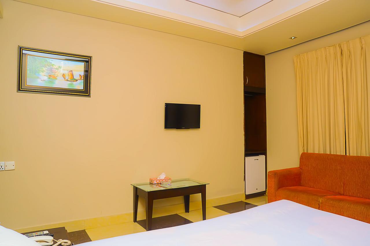 Royal Living Hotel & Suites Chittagong Ngoại thất bức ảnh